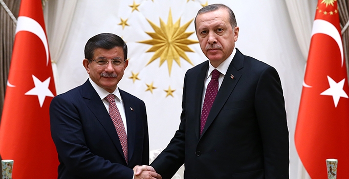 64. Hükümeti kurma görevi Başbakan Davutoğlu'na verildi