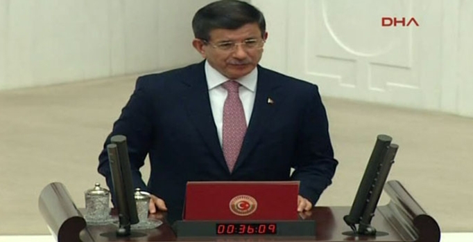Başbakan Davutoğlu Meclis'te yemin etti