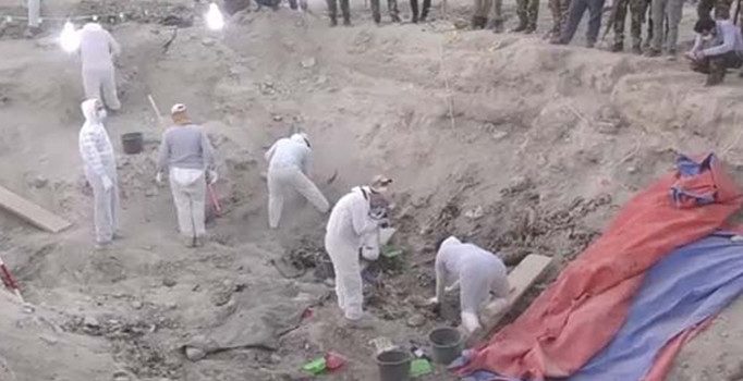 DAEŞ gitti, toplu mezarda 550 ceset bulundu