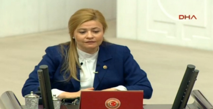 AK Partili vekil yemine besmele ile başladı