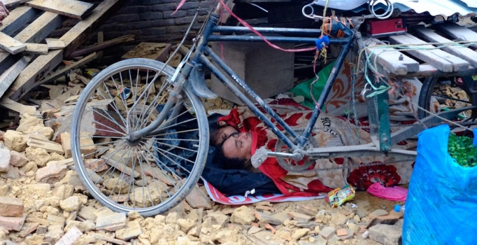 Nepal'de ölü sayısı 7 bin 500'e yükseldi