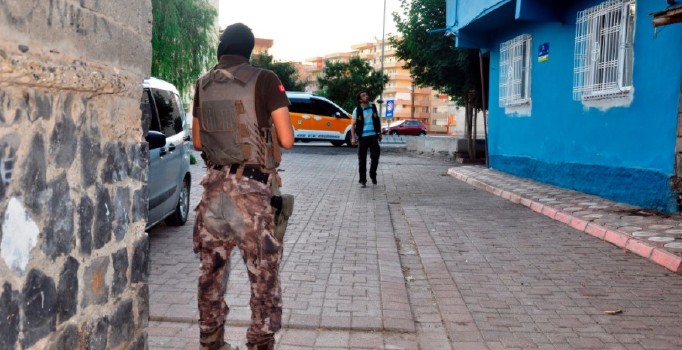 Diyarbakır’da şafak vakti uyuşturucu operasyonu: 5 gözaltı