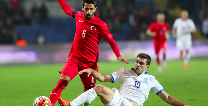 Milli maça spiker güldüren hatalarıyla damgasını vurdu