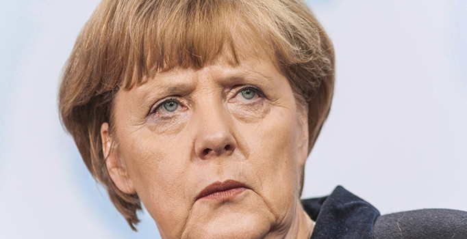 Avrupa Parlamentosu da Merkel’e karşı