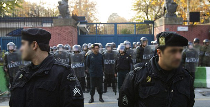 İran'da havuz partisi yapan 64 gence gözaltı