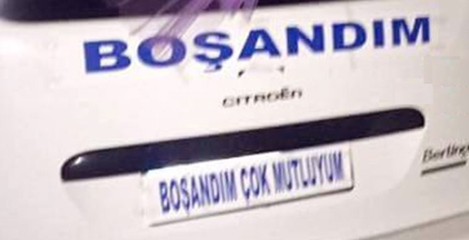 Boşanmasını aracını süsleyerek kutladı