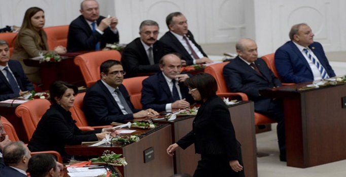 Leyla Zana yemin edecek mi? Zana yemin etmezse ne olacak? Zana milletvekili sayılır mı?