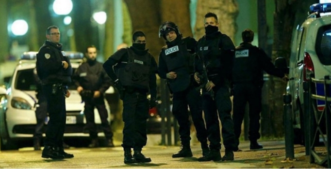Paris'te IŞİD operasyonu: Kadın terörist kendini patlattı