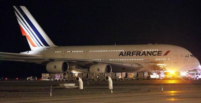 ABD'den Paris'e giden 2 Fransa uçağında bomba alarmı