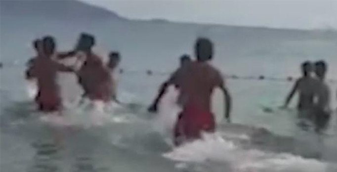 İstanbul Caddebostan'da cankurtaranlardan dayak