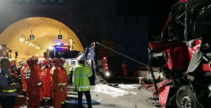 Çin’de otobüs kazası: 36 ölü