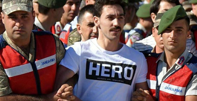 Hakimden FETÖ'cü sanıklara ders: Burası gösteri salonu değil