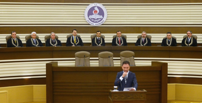 AYM'nin ‘İsa gökten iniyor kürsüsü’ bir kat aşağı indi