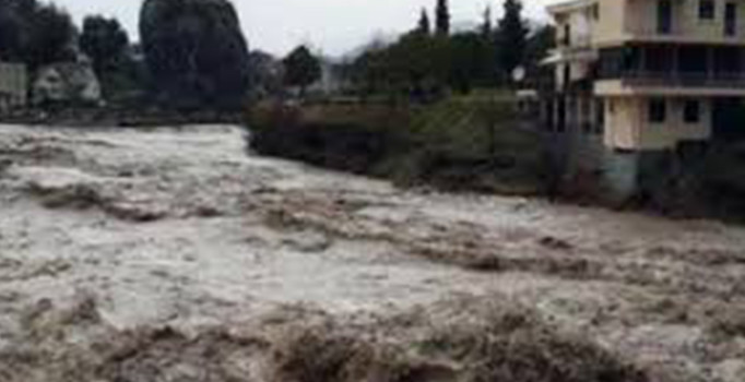 İran'da sel: En az 11 ölü