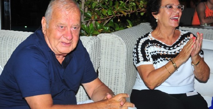 Hülya Koçyiğit sağlığına kavuştu, Cenk Eren'in konserine gitti