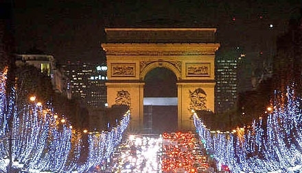 İtalya'da panik, Paris'te noel ışıkları söndürüldü