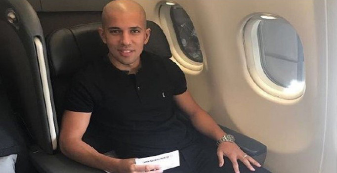 Feghouli'den Galatasaray paylaşımı: İstanbul, ben geliyorum
