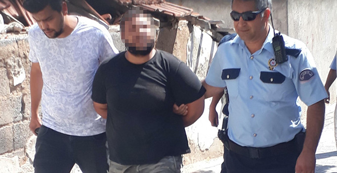 Annesine bıçakla saldıran genç yakalandı
