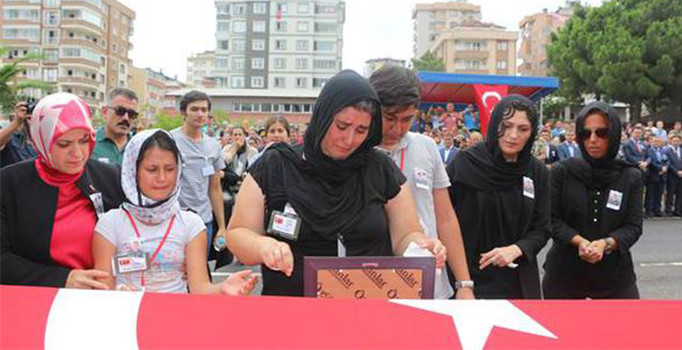 Trabzon şehidi Ferhat Gedik'in acılı eşinden talep