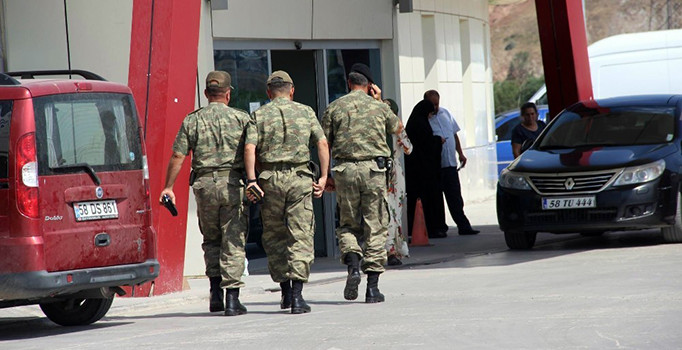 Askerlerin zehirlenme şüphesiyle ilgili 3 müfettiş görevlendirildi