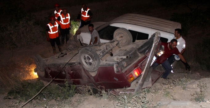 Kaza şokundaki sürücü ekiplere yaralı arattı