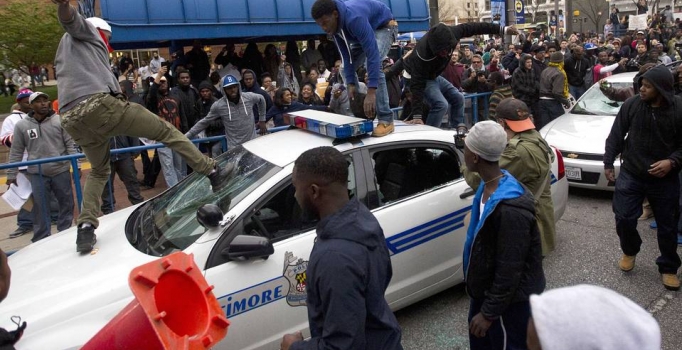 ABD Baltimore'da isyanı bastıramıyor, bir hafta OHAL