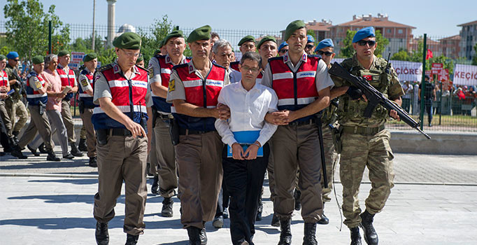 Darbeci sanığa avukattan ders: Fetullahçı olarak sizde akıl ne gezer