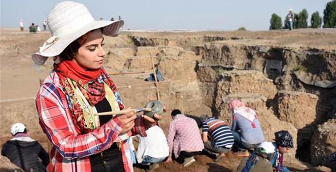 Diyarbakır'da 12 bin 500 yıl öncesine kemik iğne bulundu