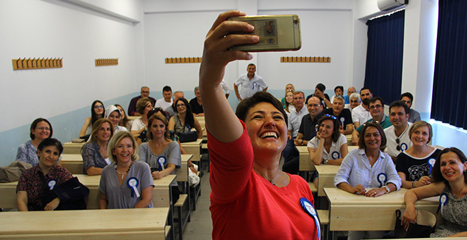 30 yıl sonra aynı sıralarına oturdular
