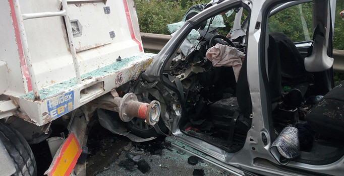 Kocaeli'de trafik kazası: 4 ölü, 1 yaralı