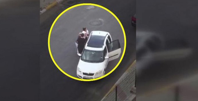 Kocasıyla tartışan kadının imdadına koştu | Video