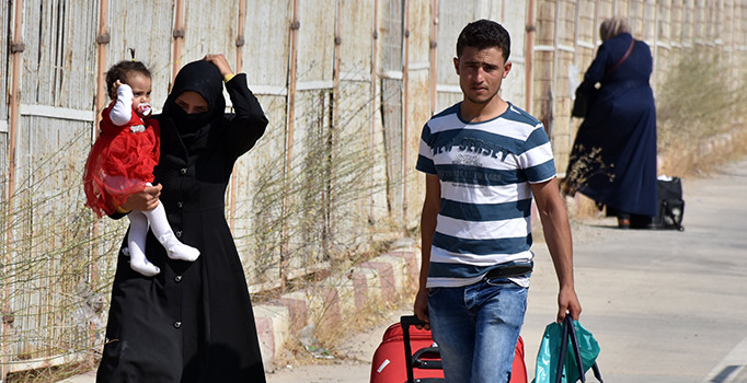 Suriyeliler bayramlaşmak için ülkelerine dönüyor