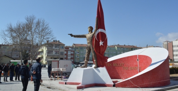 Şehit Ömer Halisdemir'in heykeli yeniden yapılacak