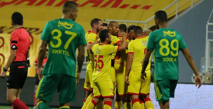 Yabancı futbolcular Lucescu'yu zorluyor