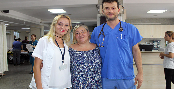 Acil nöbetinde kalp krizi geçiren hemşireyi mesai arkadaşları kurtardı