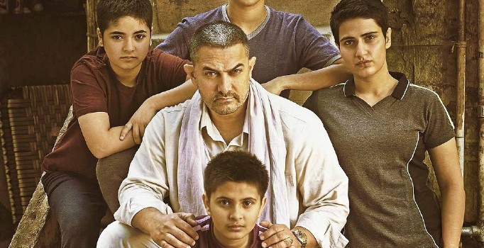 Erkekleri tuşa getiren kadın güreşçiler