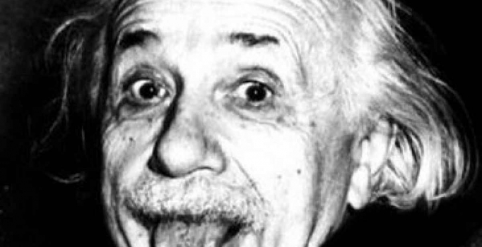 Einstein'ın dil çıkarma sebebi nedir?