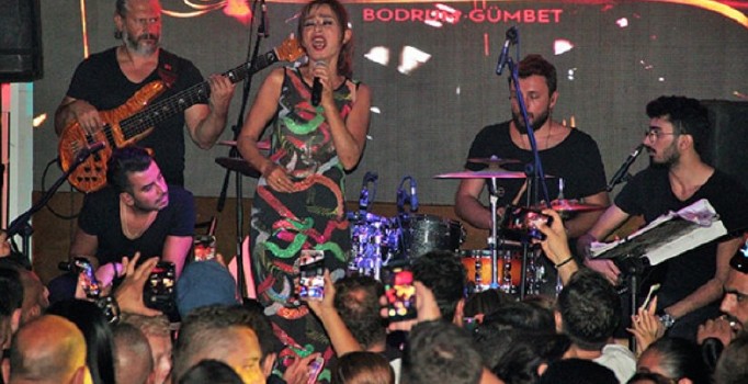 Bodrum'da Yıldız Tilbe izdihamı