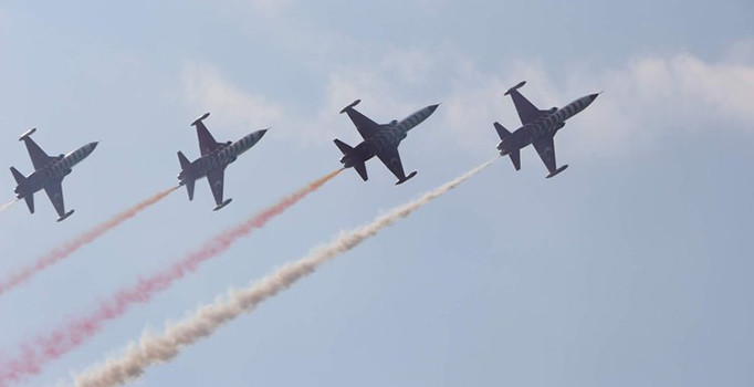 Türk Yıldızları Trabzon’da şehit Eren Bülbül için uçtu