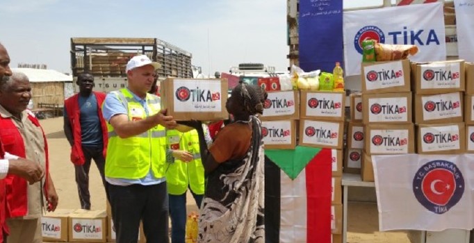 TİKA'nın gönüllü elçileri Senegal'deki çalışmalarına başladı