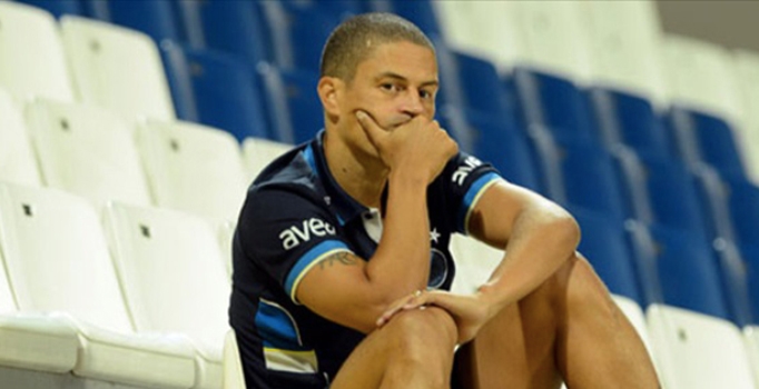 Alex: Aziz Yıldırım'ın fotoğrafını yaktılar