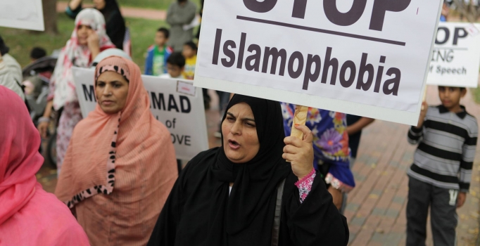 İngiltere'de Müslümanlara karşı nefret suçları yüzde 300 arttı