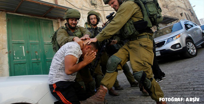İsrail askerleri 17 Filistinliyi gözaltına aldı