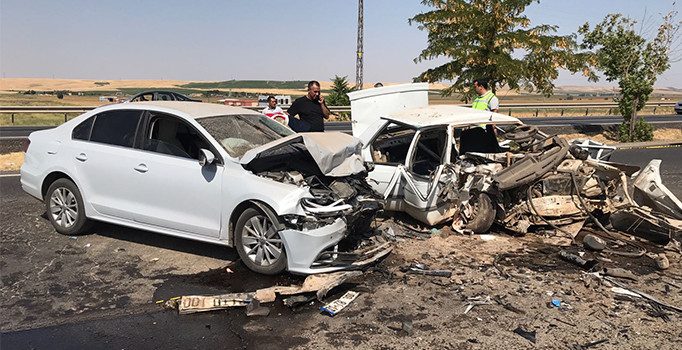 Diyarbakır'da trafik kazası: 3 ölü, 1 yaralı