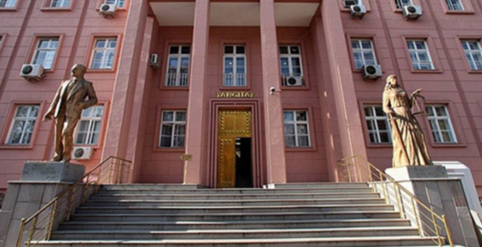 Yargıtay'ın MHP kararını AYM'ye bırakmasını hukukçular değerlendirdi