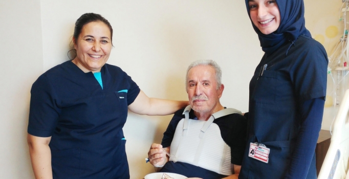 Direksiyon başında, kalp krizi geçirdiğini fark edip hastaneye gitti