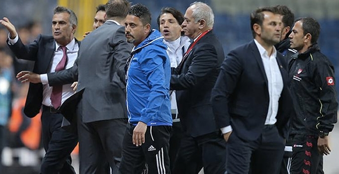 Şenol Güneş Sivasspor maçında çılgına döndü