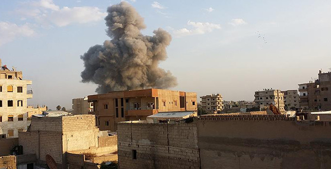 Rakka kent merkezine 24 saatte düzenlenen saldırılarda 78 kişi öldü