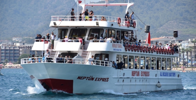 Marmaris'te turizmcilerin yüzü Ortadoğulu turistle güldü