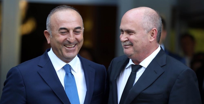 Feridun Sinirlioğlu Mevlüt Çavuşoğlu'na görevi devretti